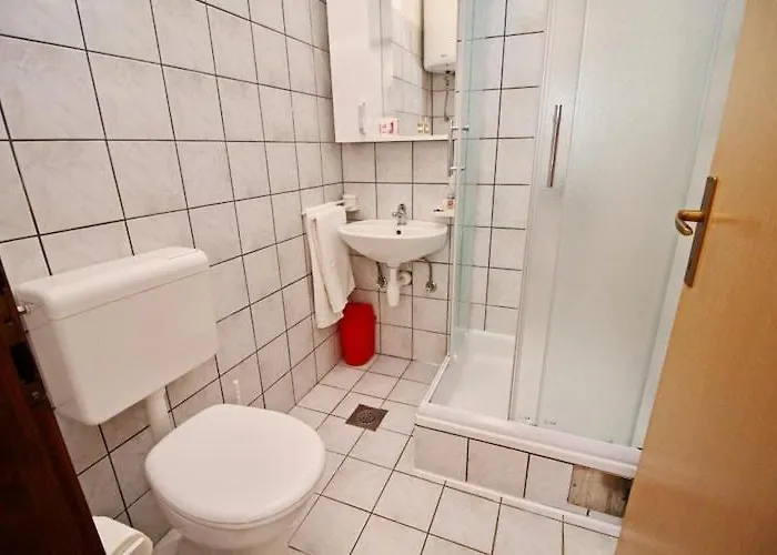 Apartments Neven - One Bedroom Apartment With Terrace And Garden View A2